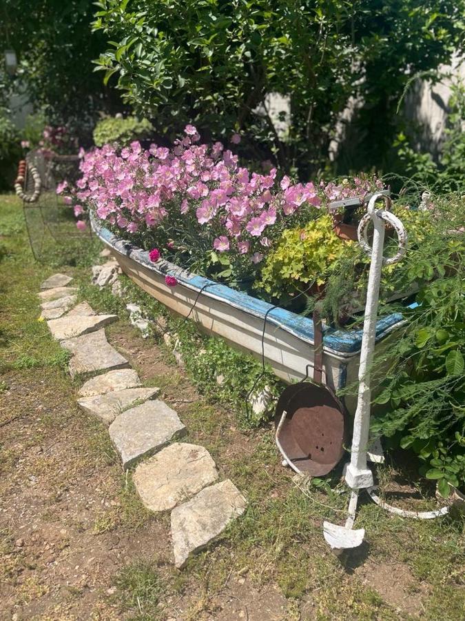 Mare I Kate Apartmani Tribalj Eksteriør bilde